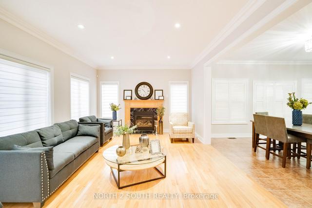 162 Via Borghese St, House detached with 4 bedrooms, 5 bathrooms and 6 parking in Vaughan ON | Image 2