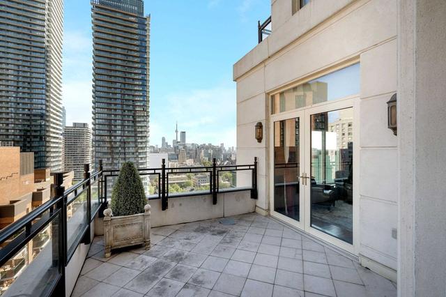 20a - 1 St Thomas St, Condo with 2 bedrooms, 3 bathrooms and 2 parking in Toronto ON | Image 2