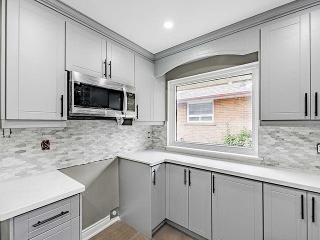 88 Centre St S, House detached with 3 bedrooms, 4 bathrooms and 5 parking in Brampton ON | Image 35