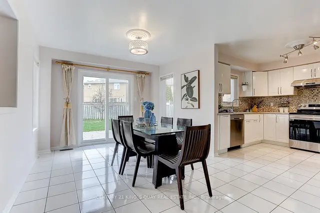 123 Bernard Ave, House detached with 4 bedrooms, 4 bathrooms and 4 parking in Richmond Hill ON | Image 3