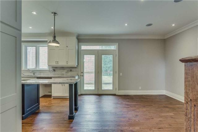 109 Burncrest Dr, House detached with 4 bedrooms, 5 bathrooms and 2 parking in Toronto ON | Image 3