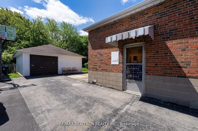 165 Mcallister Rd, House detached with 3 bedrooms, 2 bathrooms and 4 parking in Toronto ON | Image 5