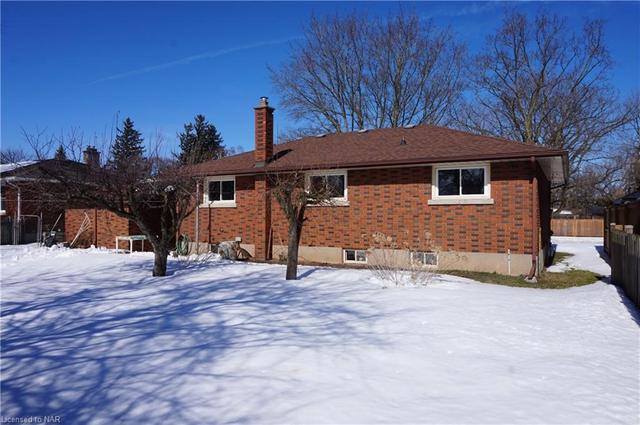 6326 Sheldon Street, House detached with 3 bedrooms, 2 bathrooms and null parking in Niagara Falls ON | Image 3