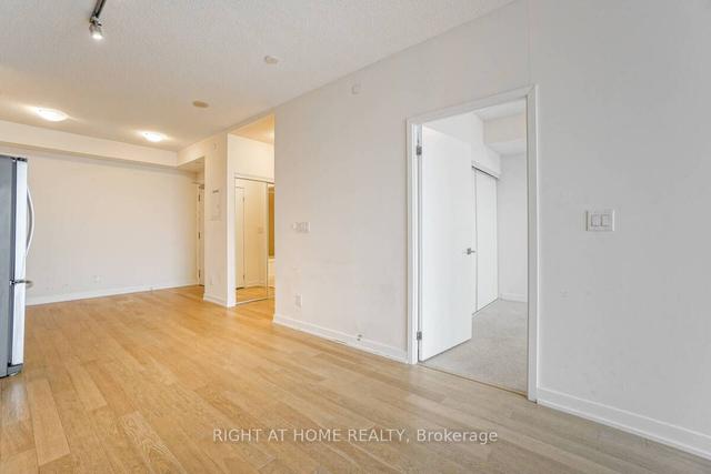 4211 - 4011 Brickstone Mews, Condo with 1 bedrooms, 1 bathrooms and 1 parking in Mississauga ON | Image 5