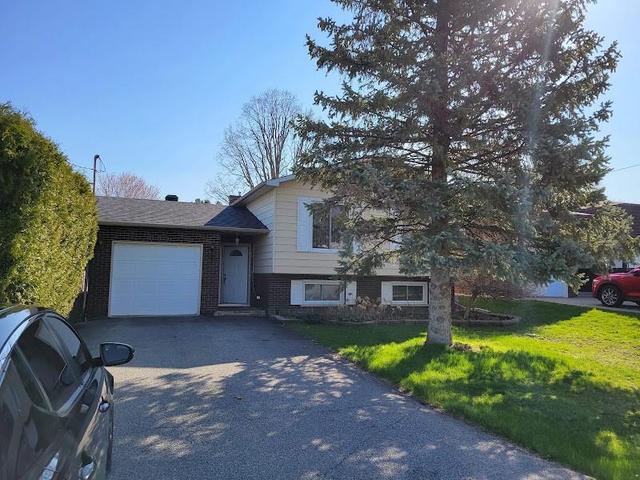 885 Laflin Street, House detached with 4 bedrooms, 2 bathrooms and 4 parking in Cornwall ON | Image 2
