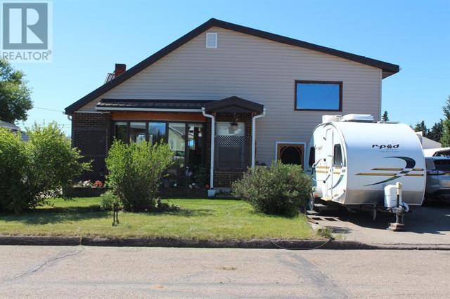 311 5th Avenue Se, House detached with 4 bedrooms, 2 bathrooms and 4 parking in Manning AB | Image 1