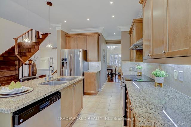 22 Hislop Dr, House detached with 4 bedrooms, 3 bathrooms and 3 parking in Markham ON | Image 5