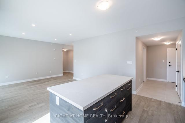 213 - 1 Chef Lane, Condo with 3 bedrooms, 2 bathrooms and 1 parking in Barrie ON | Image 4