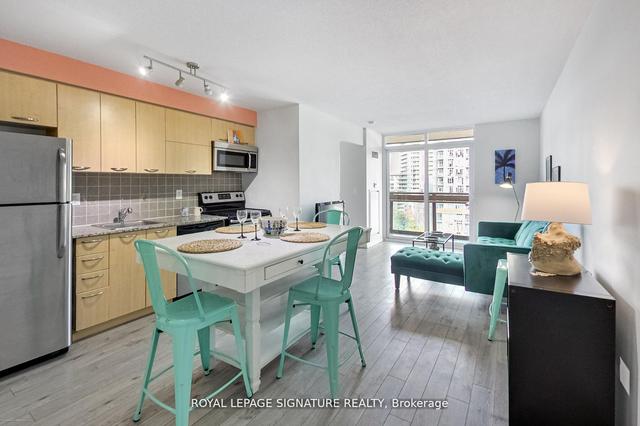 926 - 38 Joe Shuster Way, Condo with 2 bedrooms, 1 bathrooms and 0 parking in Toronto ON | Image 1