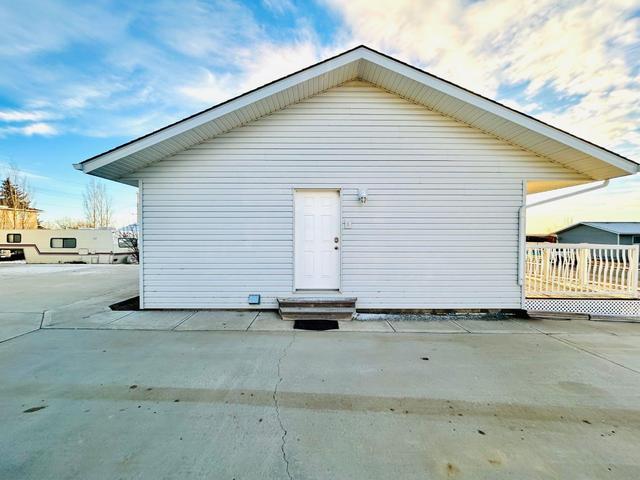 3 Byler Place, House detached with 4 bedrooms, 2 bathrooms and 6 parking in Oyen AB | Image 3