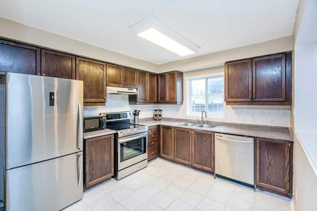 58 Gadwall Ave, House attached with 3 bedrooms, 2 bathrooms and 1 parking in Barrie ON | Image 2
