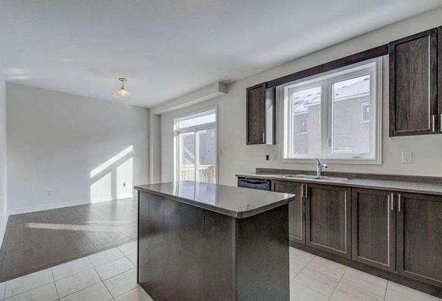 129 Decast Cres, House attached with 4 bedrooms, 3 bathrooms and 2 parking in Markham ON | Image 6