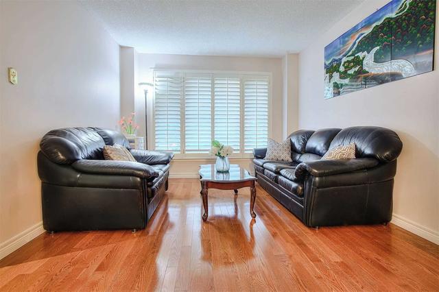 749 Guild Crt, House detached with 4 bedrooms, 4 bathrooms and 4 parking in Mississauga ON | Image 3
