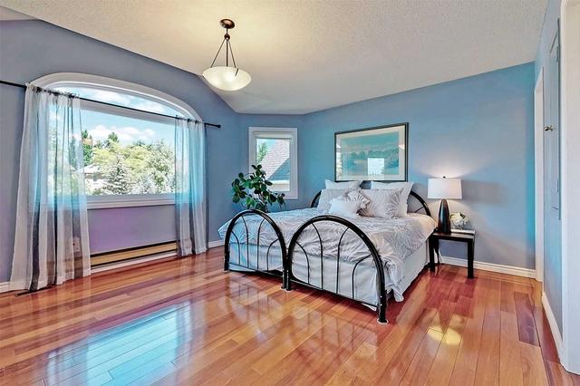 129 Beverley Glen Blvd, House detached with 4 bedrooms, 4 bathrooms and 5 parking in Vaughan ON | Image 19