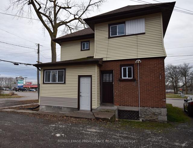 158 Dundas St E, House detached with 2 bedrooms, 2 bathrooms and 4 parking in Belleville ON | Image 20
