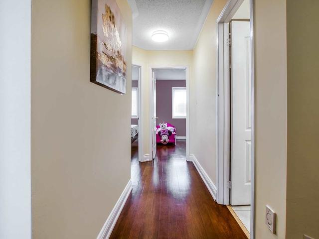 58 Dunlop Crt, House attached with 3 bedrooms, 3 bathrooms and 3 parking in Brampton ON | Image 15