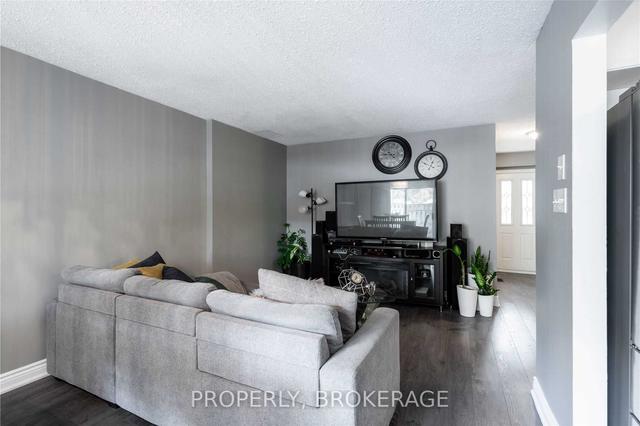 36 - 28 Donald St, Townhouse with 4 bedrooms, 2 bathrooms and 2 parking in Barrie ON | Image 2