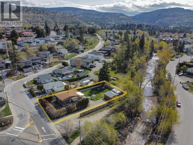 730 Eckhardt Avenue, House detached with 2 bedrooms, 1 bathrooms and 2 parking in Penticton BC | Image 5