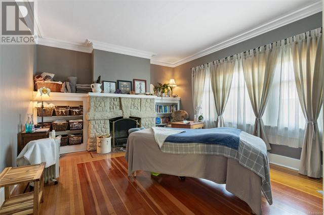 62 Cambridge St, House detached with 7 bedrooms, 4 bathrooms and 3 parking in Victoria BC | Image 24