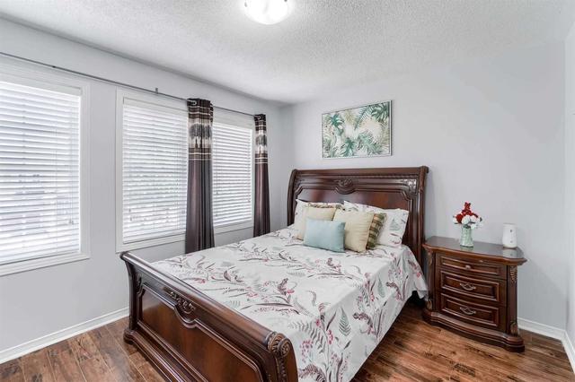 104 Starhill Cres, House semidetached with 3 bedrooms, 3 bathrooms and 4 parking in Brampton ON | Image 21