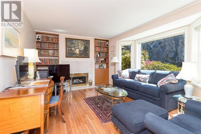 808 - 2829 Arbutus Rd, House attached with 3 bedrooms, 3 bathrooms and 2 parking in Saanich BC | Image 42