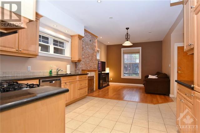 1 - 736 Cooper Street, Condo with 3 bedrooms, 3 bathrooms and 1 parking in Ottawa ON | Image 3