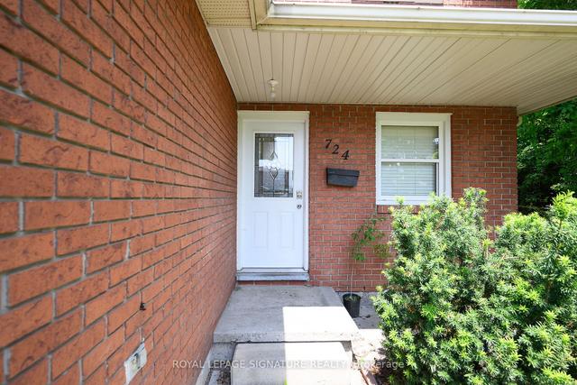 724 Dunn Ave, House attached with 3 bedrooms, 2 bathrooms and 3 parking in Hamilton ON | Image 23