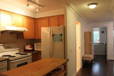 206 - 2 Clairtrell Rd, Condo with 2 bedrooms, 1 bathrooms and 1 parking in Toronto ON | Image 11
