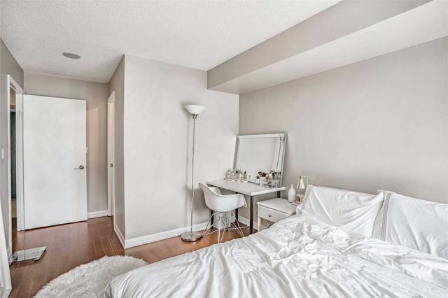 2407 - 210 Victoria St, Condo with 1 bedrooms, 1 bathrooms and 0 parking in Toronto ON | Image 2