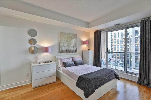 701 - 2 Aberfoyle Cres, Condo with 2 bedrooms, 2 bathrooms and 1 parking in Toronto ON | Image 3