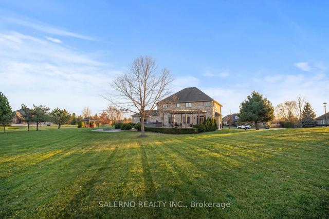 10 Farmcrest Crt, House detached with 4 bedrooms, 5 bathrooms and 12 parking in King ON | Image 32