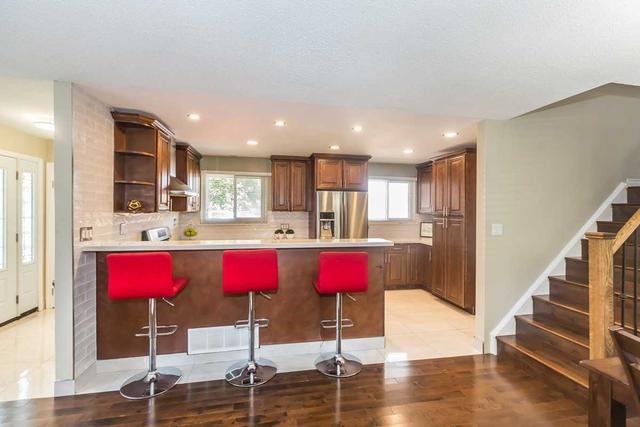 641 Chancery Crt, House detached with 4 bedrooms, 2 bathrooms and 6 parking in Oshawa ON | Image 23