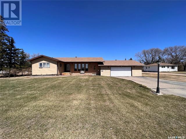 605 1st Avenue, House detached with 3 bedrooms, 2 bathrooms and null parking in Raymore SK | Image 1