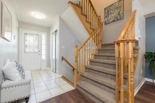 1644 Beard Dr, House attached with 3 bedrooms, 2 bathrooms and 2 parking in Milton ON | Image 6