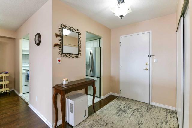 2209 - 135 Hillcrest Ave E, Condo with 2 bedrooms, 1 bathrooms and 1 parking in Mississauga ON | Image 12