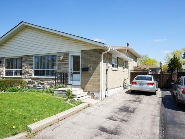 63 Newstead Cres, House semidetached with 4 bedrooms, 2 bathrooms and 3 parking in Brampton ON | Image 1