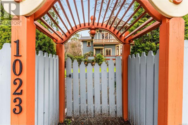 1023 St. Charles St, House detached with 3 bedrooms, 3 bathrooms and 6 parking in Victoria BC | Image 44