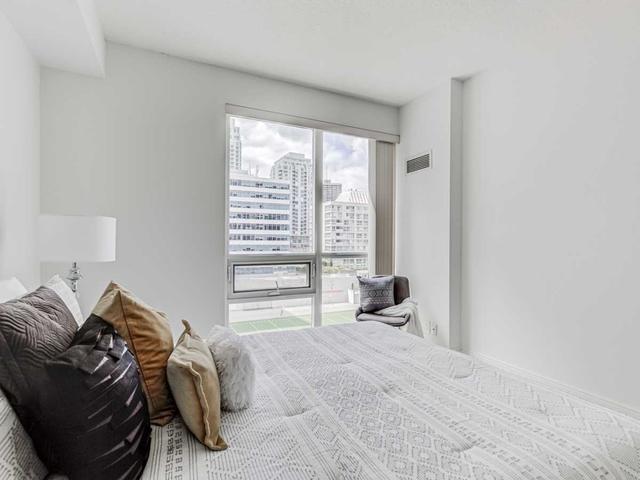 620 - 70 Roehampton Ave, Condo with 2 bedrooms, 2 bathrooms and 1 parking in Toronto ON | Image 11