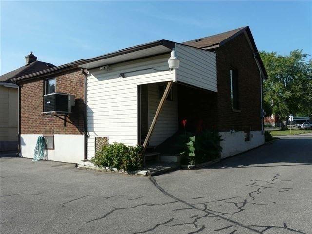 890 Simcoe St S, House detached with 2 bedrooms, 1 bathrooms and 5 parking in Oshawa ON | Image 6