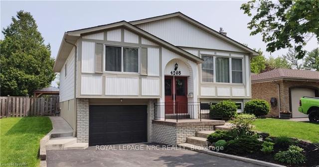 4268 Longmoor Dr, House detached with 3 bedrooms, 2 bathrooms and 3 parking in Burlington ON | Image 1