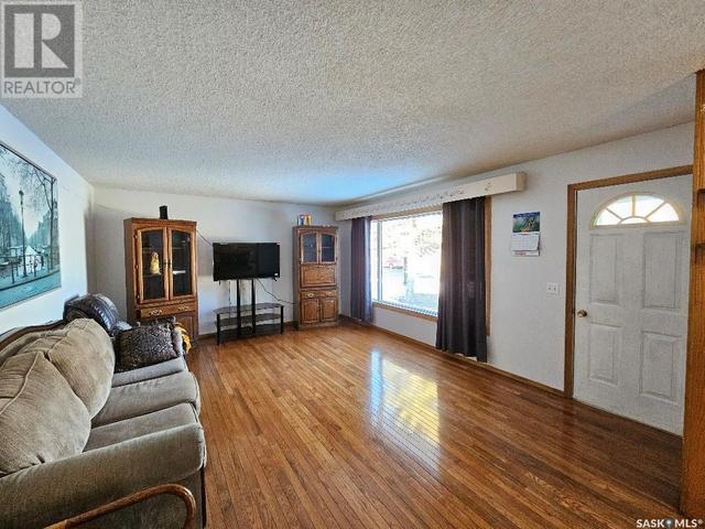 29 Warren Street, House detached with 2 bedrooms, 2 bathrooms and null parking in Redvers SK | Image 6