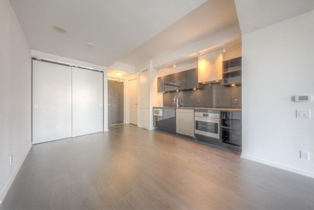 3113 - 125 Peter St, Condo with 2 bedrooms, 2 bathrooms and 1 parking in Toronto ON | Image 3