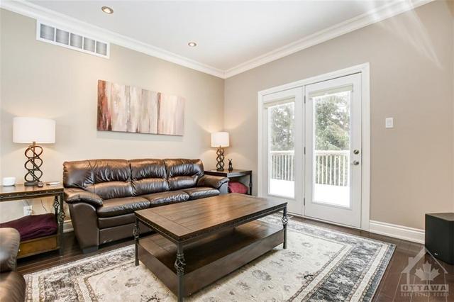 619 Meadowridge Circle, Home with 3 bedrooms, 3 bathrooms and 4 parking in Ottawa ON | Image 6