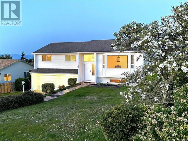 6374 Invermere Rd, House detached with 3 bedrooms, 3 bathrooms and 4 parking in Nanaimo BC | Image 2