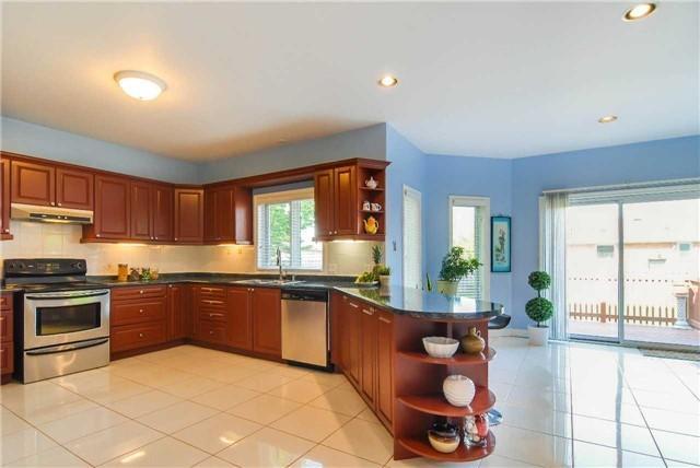66 Wayne Ave, House detached with 6 bedrooms, 6 bathrooms and 3 parking in Toronto ON | Image 5