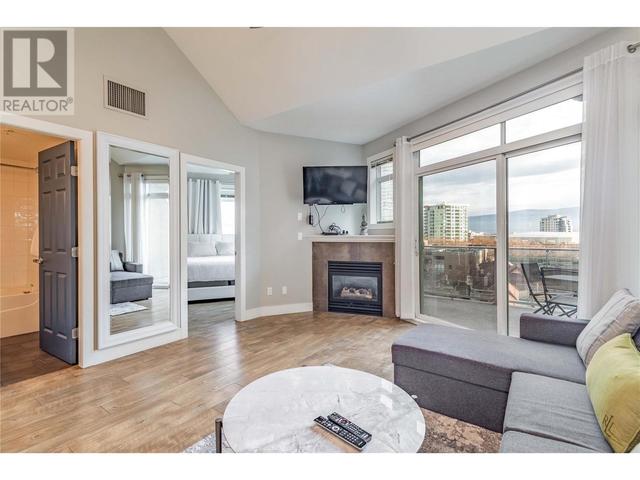 642 - 1088 Sunset Drive, Condo with 2 bedrooms, 2 bathrooms and 1 parking in Kelowna BC | Image 3