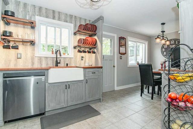 99 Mercer St, House detached with 3 bedrooms, 1 bathrooms and 3 parking in Guelph ON | Image 4