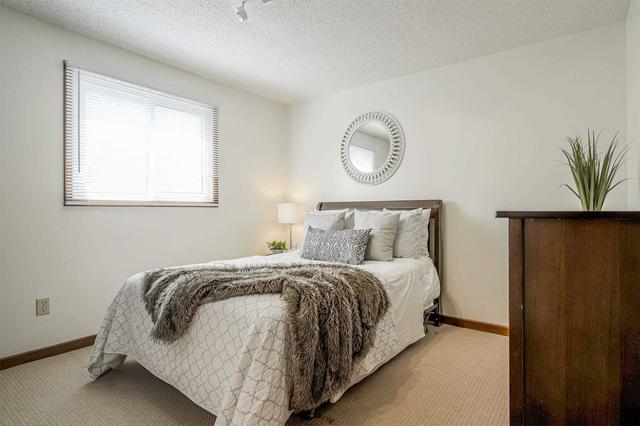 30 Regency Cres, House detached with 3 bedrooms, 2 bathrooms and 4 parking in Whitby ON | Image 16
