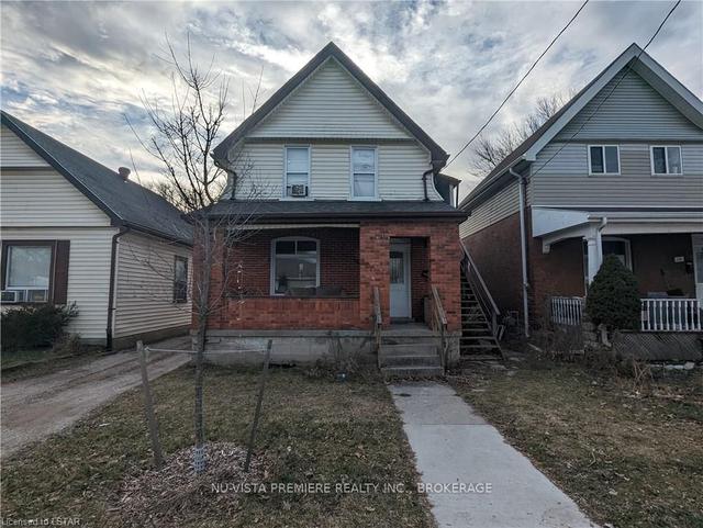 131 Sackville St, House detached with 3 bedrooms, 1 bathrooms and 3 parking in London ON | Image 1