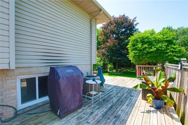 136 Cobblestone Street, House semidetached with 3 bedrooms, 2 bathrooms and 3 parking in London ON | Image 33